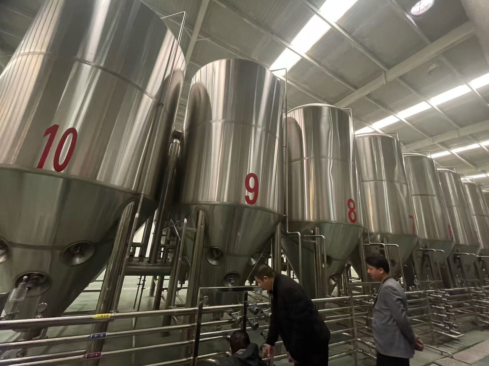开平精酿啤酒设备厂—平面布置、设备设计、制造、调试、培训等一条龙服务